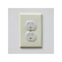 Dreambaby - Safety Catches And Outlet Plug Covers, White 8 Dreambaby - Safety Catches And Outlet Plug Covers, White -Macro Baby Store dreambaby 4 safety catches 6 outlet plug covers image 5