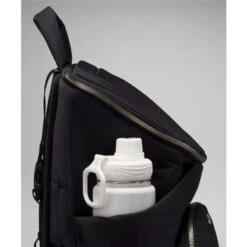 Lululemon - New Parent Backpack 17L, Black/Trench 16 Lululemon - New Parent Backpack 17L, Black/Trench -Macro Baby Store lululemon new parent backpack 17l black trench image 6