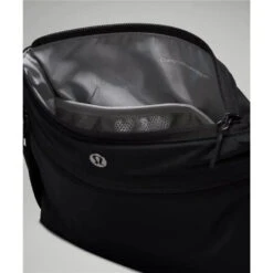 Lululemon - New Parent Tote Bag 20L - Black/Silver Drop 17 Lululemon - New Parent Tote Bag 20L - Black/Silver Drop -Macro Baby Store lululemon new parent tote bag 20l black silver drop image 8