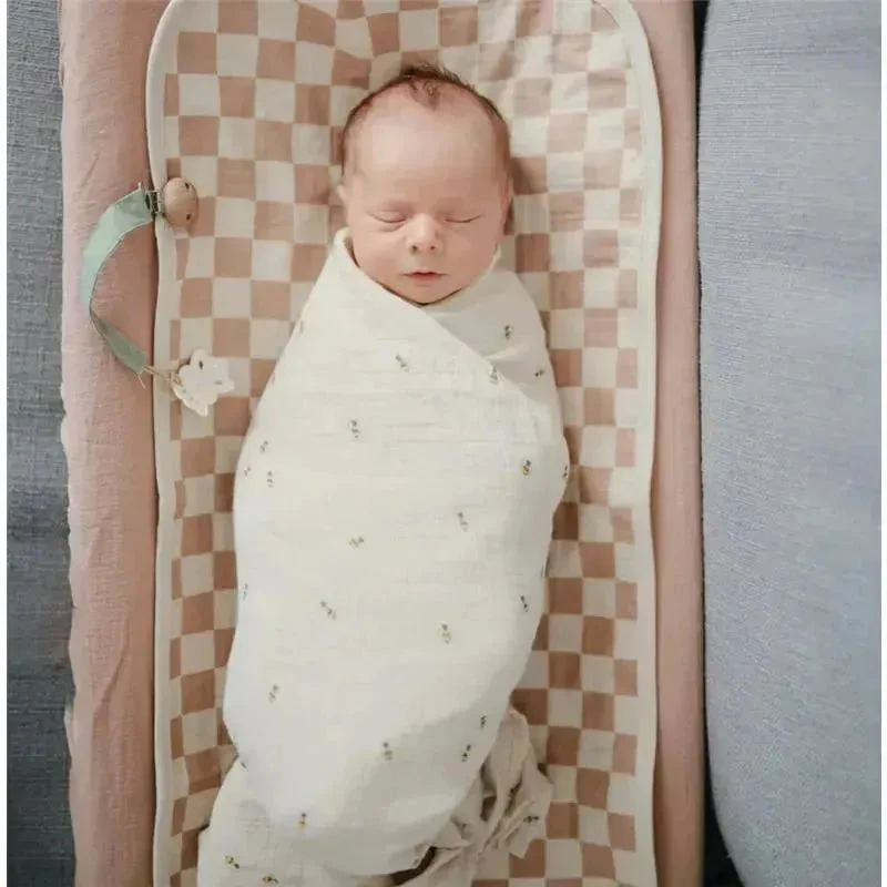 Mushie - Organic Cotton Muslin Swaddle Blanket, Bee 6 Mushie - Organic Cotton Muslin Swaddle Blanket, Bee - Image 4