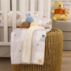 Nojo - Winnie The Pooh Hugs & Honeycombs Baby Blanket -Macro Baby Store nojo winnie the pooh hugs honeycombs baby blanket image 5