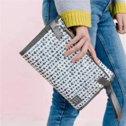 Petunia - Nimber Diaper Clutch + Changer In Love Mickey Mouse 12 Petunia - Nimber Diaper Clutch + Changer In Love Mickey Mouse -Macro Baby Store petunia nimber diaper clutch changer in love mickey mouse image 9