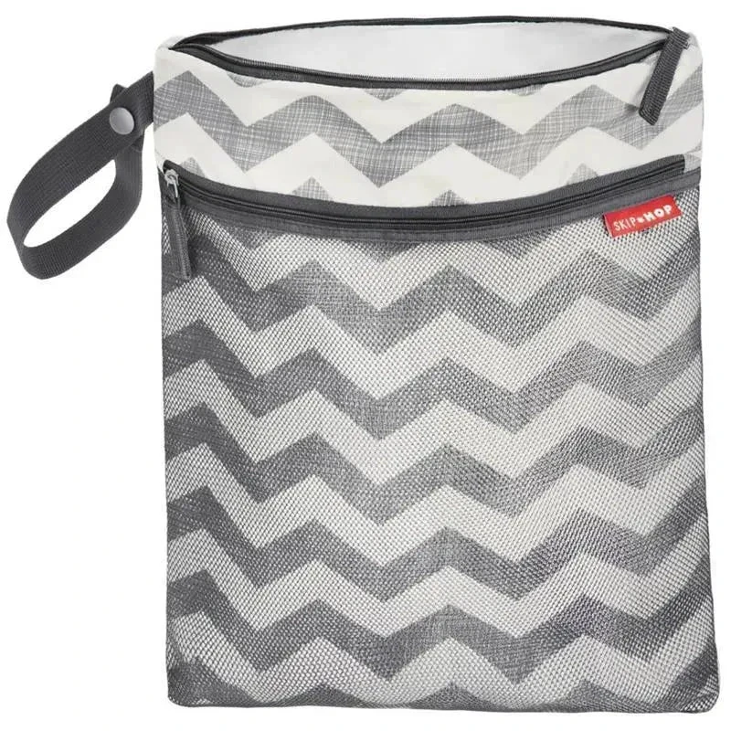 Skip Hop - Grab & Go Wet/Dry Bag, White/Grey Stripes (Chevron) 3 Skip Hop - Grab & Go Wet/Dry Bag, White/Grey Stripes (Chevron)